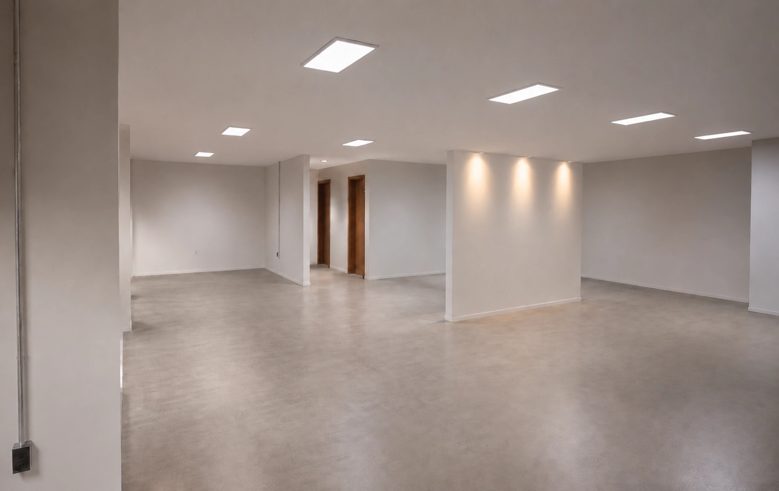 Hall principal da Tribuna de honra com infraestrutura elétrica e iluminação.